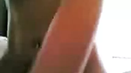 Skådespelerskan tar gratis porrfilm äldre damer av sig sin svarta klänning under intervjun och Doggy Style spelar i en privat video med en agent