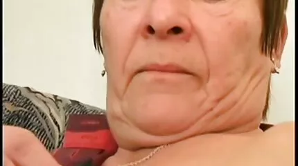 Blond med elastisk mjölkning deepthroats äldre kåta damer kuk och sväljer sperma