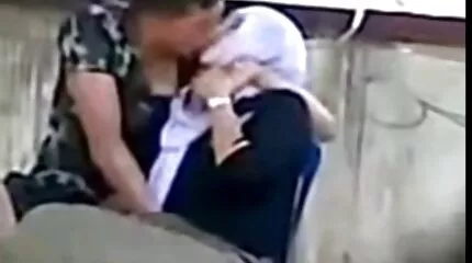 Master porr mogna kvinnor rörmokare knullade en gift tik rätt i köket, riva hennes röv