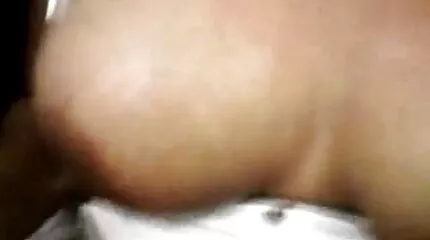 Efter att slicka hennes flickväns saftiga fitta, flickan också haft / sexiga mogna damer Slickning
